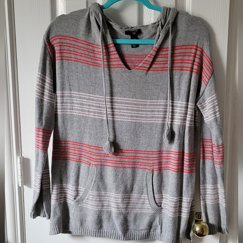 GAP sweater